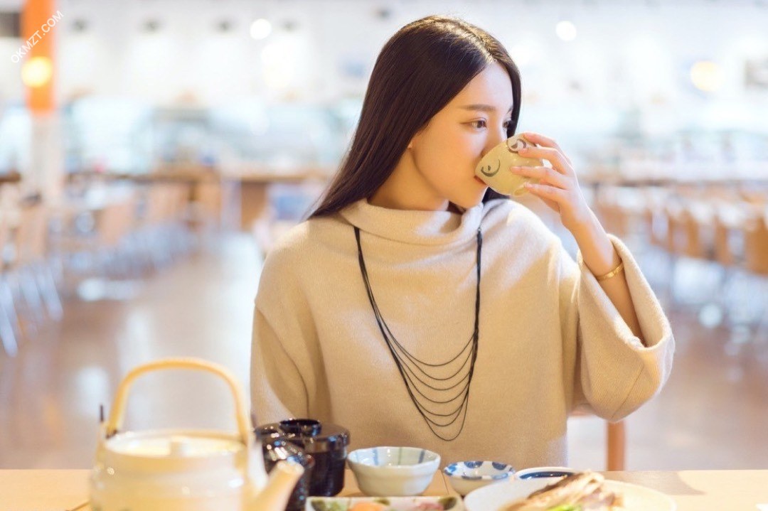 与美女同事同游日本，迷人的笑容瞬间把我征服