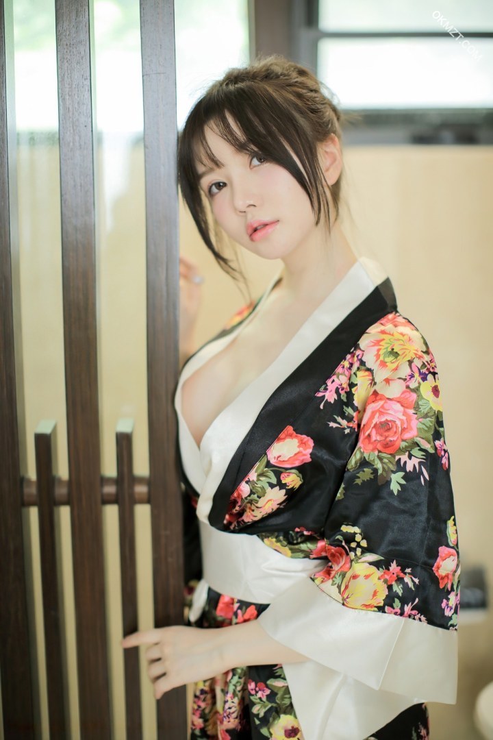 性感美女糯美子日本和服写真 袒胸露乳赏心悦目